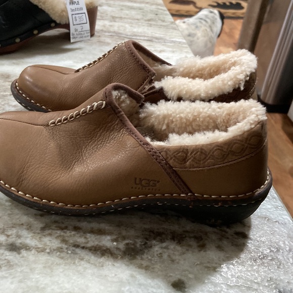 Ugg shoes - Picture 4 of 4